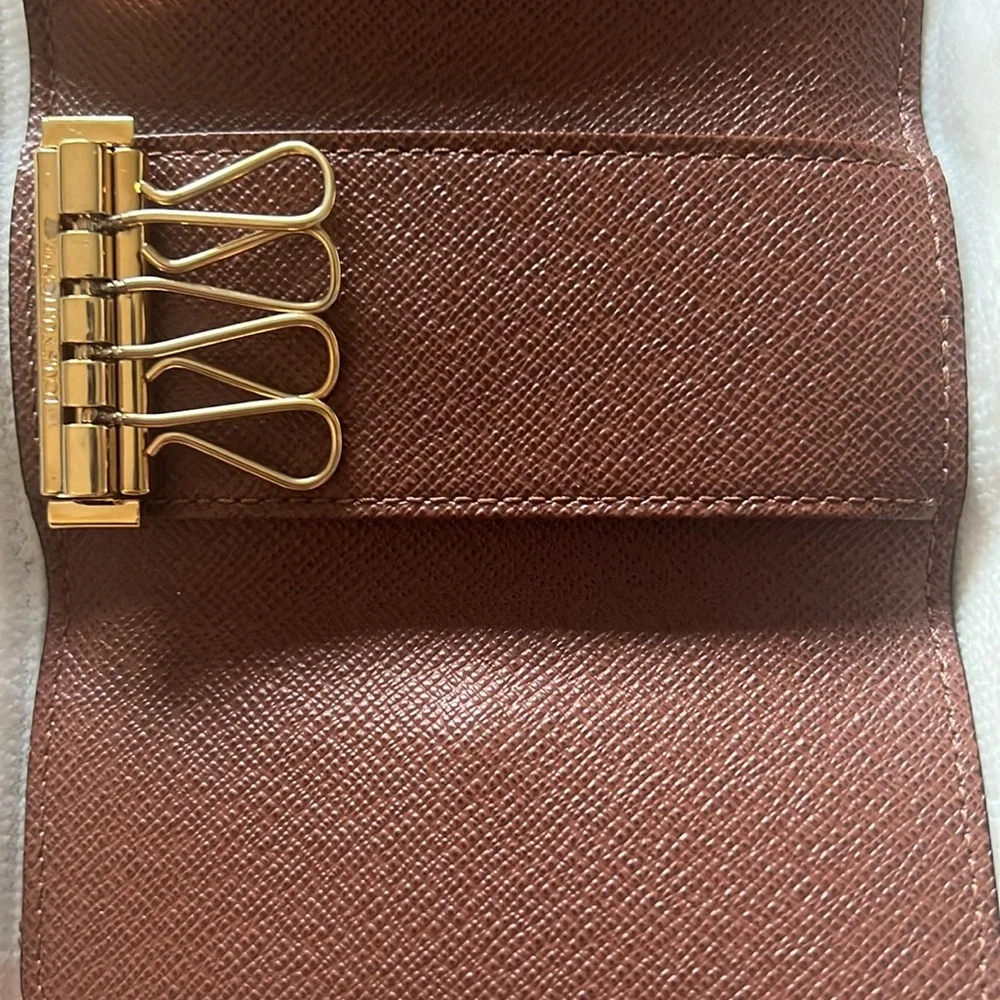 Louis Vuitton 4 Key Holder - Picture 4 of 10